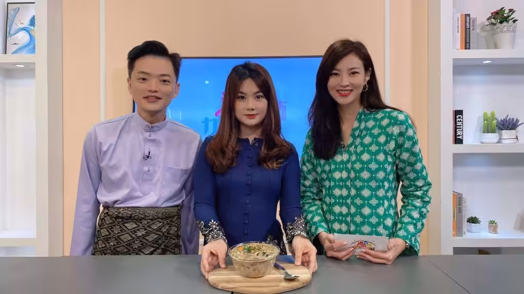 Cooking demonstration on 8TV Living Delight